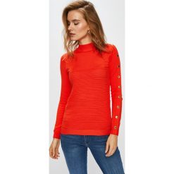 Guess Jeans - Sweter Cecilia. Różowe swetry klasyczne damskie marki Guess Jeans, s, z aplikacjami, z wiskozy. W wyprzedaży za 299,90 zł.