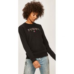 Tommy Jeans - Bluza. Białe bluzy damskie Tommy Jeans, s, z aplikacjami, z bawełny, bez rękawów, bez kaptura. W wyprzedaży za 299,90 zł.