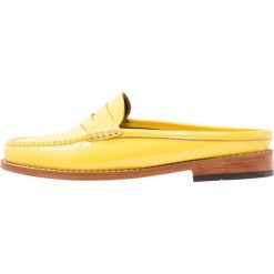 G. H. Bass & Co. WEEJUN PENNY SLIDE WHEEL Klapki lemon. Żółte klapki damskie marki G. H. Bass & Co., bez wzorów, ze skóry, bez obcasa. W wyprzedaży za 367,95 zł.