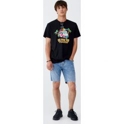 Koszulka z furgonetką z lodami. Czarne koszulki męskie Pull&Bear, m, bez wzorów, bez kołnierzyka, z krótkim rękawem, krótkie. Za 29,90 zł.