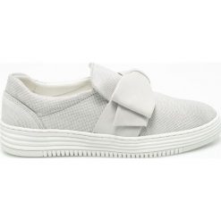 Bullboxer - Buty. Szare buty sportowe damskie marki Bullboxer, bez wzorów, ze skóry, sportowe. W wyprzedaży za 119,90 zł.