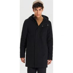 Ciepły płaszcz z wełną - Czarny. Czarne płaszcze męskie Cropp, s, bez wzorów, z wełny, bez kaptura. Za 399,99 zł.