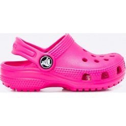 Crocs - Klapki dziecięce Classic Clog. Czerwone sandały dziewczęce Crocs, z materiału, bez zapięcia. Za 119,90 zł.