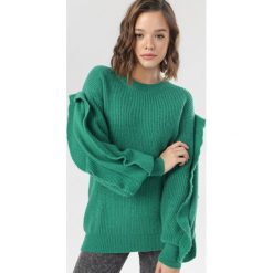 Zielony Sweter Eshiraya. Zielone swetry damskie Born2be, s, bez wzorów, bez rękawów, bez kaptura. Za 139,99 zł.