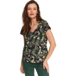 T-shirt z kieszonką z tropikalnym printem. Zielone t-shirty damskie Top Secret, bez wzorów, z bawełny, z dekoltem w serek. W wyprzedaży za 34,99 zł.