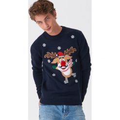 Sweter ze świątecznym motywem - Granatowy. Niebieskie swetry męskie House, s, bez wzorów, wizytowe, bez kołnierzyka, bez kaptura. Za 89,99 zł.