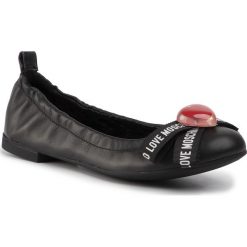 Baleriny LOVE MOSCHINO - JA11020G08JA0000 Nero. Czarne baleriny damskie Love Moschino, na co dzień, bez wzorów, ze skóry, bez obcasa, bez zapięcia. Za 689,00 zł.