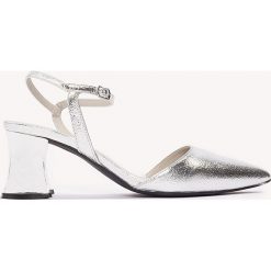 Buty ślubne damskie: NA-KD Shoes Metaliczne czółenka z noskiem w szpic – Silver