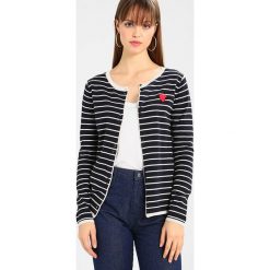 Scotch & Soda BASIC CARDIGAN WITH SMALL TIPPINGS IN CONTRAST Kardigan combo. Czarne bluzy damskie Scotch & Soda, l, bez wzorów, z bawełny. Za 379,00 zł.