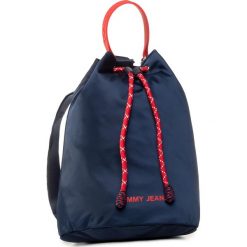 Plecak TOMMY JEANS - Tjw Nautical Mix Drawstring Nyl AW0AW08254 0F4. Niebieskie plecaki damskie Tommy Jeans, bez wzorów, z jeansu. W wyprzedaży za 359,00 zł.