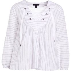 Bluzki damskie: J.CREW ELLINGTON LACE UP TOP CRINKLE STRIPE Bluzka white blue