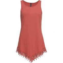 Top z koronką bonprix rdzawoczerwony. Czerwone bluzki damskie bonprix, w koronkowe wzory, z koronki, bez kołnierzyka. Za 49,99 zł.