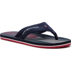 Japonki TOMMY HILFIGER - Striped Footbed Beach Sandal FM0FM01933 Midnight 403. Niebieskie klapki męskie TOMMY HILFIGER, bez wzorów, z tworzywa sztucznego. Za 159,00 zł.
