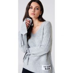 Swetry klasyczne damskie: Rut&Circle Sweter dzianinowy Winnie – Grey