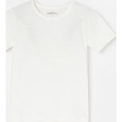 T-shirt z bawełny ogranicznej - Kremowy. Białe t-shirty męskie Reserved, bez wzorów, z bawełny, bez kołnierzyka. Za 16,99 zł.