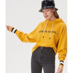 Bluza z raglanowymi rękawami - Żółty. Żółte bluzy damskie Sinsay, s, bez wzorów, bez rękawów, bez kaptura. Za 49,99 zł.