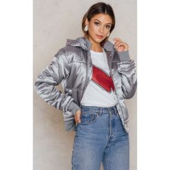 Kurtki damskie: NA-KD Lśniąca kurtka watowana – Silver