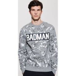 Bejsbolówki męskie: Bluza z printem all over i napisem - Szary