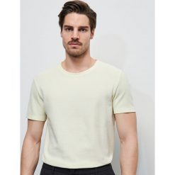 Gładki T-shirt - Żółty. Żółte t-shirty męskie Reserved, s, bez wzorów, bez kołnierzyka. Za 49,99 zł.