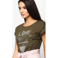 Khaki T-shirt Love Smile. Brązowe t-shirty damskie marki Born2be, s, z aplikacjami, z okrągłym kołnierzem. Za 44,99 zł.