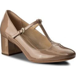 Półbuty CLARKS - Orabella Fern 261309204 Nude Patent. Brązowe creepersy damskie Clarks, z lakierowanej skóry, na obcasie. W wyprzedaży za 269,00 zł.