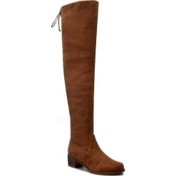 Muszkieterki STUART WEITZMAN - Midland Walnut Suede. Pomarańczowe kozaki damskie marki Stuart Weitzman, na imprezę, ze skóry, eleganckie, przed kolano, na wysokim obcasie, na obcasie, na sznurówki. Za 3700,00 zł.