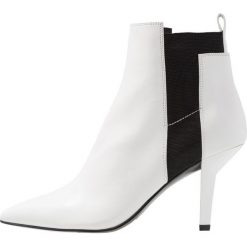 KENDALL + KYLIE VIVA Ankle boot white dress / black. Białe botki damskie skórzane marki KENDALL + KYLIE. Za 949,00 zł.