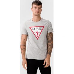 Guess Koszulka Szary. Szare podkoszulki męskie Guess, l, z haftami, z bawełny, z krótkim rękawem. Za 131,95 zł.