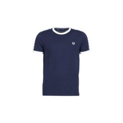 T-shirty z krótkim rękawem Fred Perry TAPED RINGER T-SHIRT. Niebieskie t-shirty męskie Fred Perry, xxl, bez wzorów, bez kołnierzyka, krótkie. Za 203,20 zł.