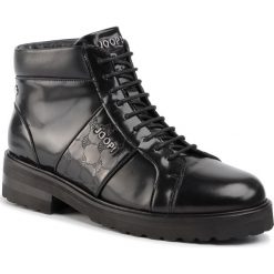 Trapery JOOP! - Maria 4140004592 Black 900. Czarne trapery damskie JOOP!, ze skóry, klasyczne, bez obcasa, bez zapięcia. W wyprzedaży za 469,00 zł.