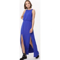 Ciemnoniebieska Sukienka Bush League. Szare sukienki damskie Born2be, s, bez wzorów, eleganckie, bez kołnierzyka, bez rękawów, maxi. Za 79,99 zł.