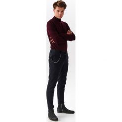 Bordowy golf z cienkiej dzianiny. Czerwone swetry męskie Top Secret, na zimę, xxl, bez wzorów, z dzianiny, eleganckie, z golfem, bez kaptura. W wyprzedaży za 54,99 zł.
