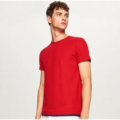 Sweter z krótkim rękawem - Czerwony. Czerwone swetry klasyczne męskie marki Reserved, l. W wyprzedaży za 29,99 zł.