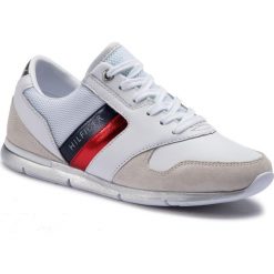 Sneakersy TOMMY HILFIGER - Light Sneaker FW0FW03785 Rwb 020. Białe półbuty damskie TOMMY HILFIGER, z zamszu. W wyprzedaży za 349,00 zł.