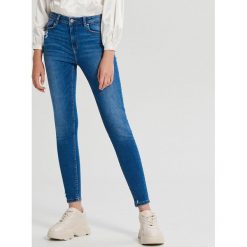Jeansy skinny mid waist - Niebieski. Niebieskie jeansy damskie Cropp. Za 99,99 zł.