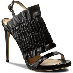 Sandały ELISABETTA FRANCHI - SA-320-2275-V522 Nero 110. Czarne klapki damskie marki Elisabetta Franchi, w paski, ze skóry, bez obcasa, na obcasie. W wyprzedaży za 1549,00 zł.