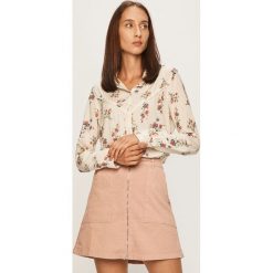 Wrangler - Koszula. Białe koszule damskie Wrangler, na co dzień, s, bez wzorów, z wiskozy, casualowe, bez kołnierzyka, z długim rękawem. Za 239,90 zł.