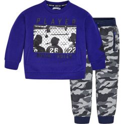 2-częściowy zestaw - bluza, spodnie. Czerwone bluzy niemowlęce Mayoral, bez wzorów, bez rękawów, bez kaptura. W wyprzedaży za 107,95 zł.