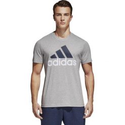 KOSZULKA ADIDAS ESSENTIALS (XL). Koszulki męskie Adidas, xl, bez wzorów, klasyczne, z klasycznym kołnierzykiem, bez rękawów. W wyprzedaży za 79,99 zł.