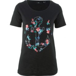 Shirt bawełniany z okrągłym dekoltem, krótki rękaw bonprix czarny z nadrukiem. Czarne koszulki damskie bonprix, z nadrukiem, z bawełny, z okrągłym kołnierzem, z krótkim rękawem. Za 44,99 zł.