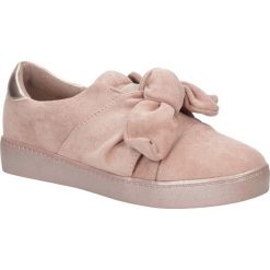 Różowe półbuty slip on z kokardą Casu A-158. Różowe półbuty damskie Casu, bez wzorów, bez obcasa, bez zapięcia. Za 39,99 zł.