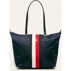 Tommy Hilfiger - Torebka. Niebieskie torby damskie na zakupy TOMMY HILFIGER, z aplikacjami, z nylonu, na ramię, duże, z aplikacjami. W wyprzedaży za 299,90 zł.