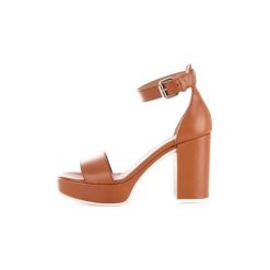 Sandały Janet Sport 43885. Pomarańczowe sandały damskie Janet Sport, bez wzorów, sportowe, bez obcasa, bez zapięcia. Za 677,98 zł.