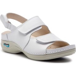 Sandały NURSING CARE - Helsinki WG910 White. Białe klapki damskie Nursing Care, bez wzorów, ze skóry, bez obcasa. Za 289,00 zł.