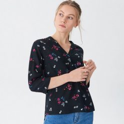 Bluzka o koszulowym kroju - Granatowy. Niebieskie bluzki damskie marki House, s, bez wzorów, z koszulowym kołnierzykiem, bez rękawów. Za 59,99 zł.