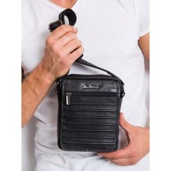 Skórzana saszetka męska torba na ramię listonoszka MODEL 1114-NDM PA BLACK. Czarne torby męskie skórzane PIERRE ANDREUS, w paski, ze skóry, eleganckie, na ramię, małe. Za 228,90 zł.