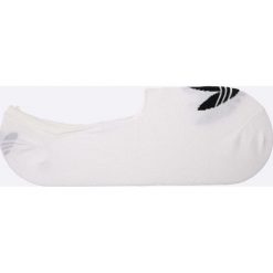 Adidas Originals - Stopki. Białe skarpetki damskie marki adidas Originals, z elastanu. W wyprzedaży za 19,90 zł.