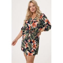 Granatowa Sukienka Agency. Szare sukienki damskie Born2be, xl, w paski, bez kołnierzyka, bez rękawów, mini. Za 59,99 zł.
