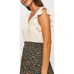 Answear - Bluzka Answear Lab. Białe bluzki damskie ANSWEAR, na co dzień, s, bez wzorów, z bawełny, eleganckie, bez kołnierzyka, z krótkim rękawem. Za 99,90 zł.