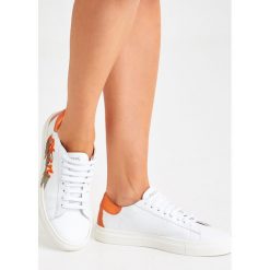 SNEAKERSY patrizia pepe. Białe sneakersy damskie Patrizia Pepe, ze skóry. Za 1239,00 zł.